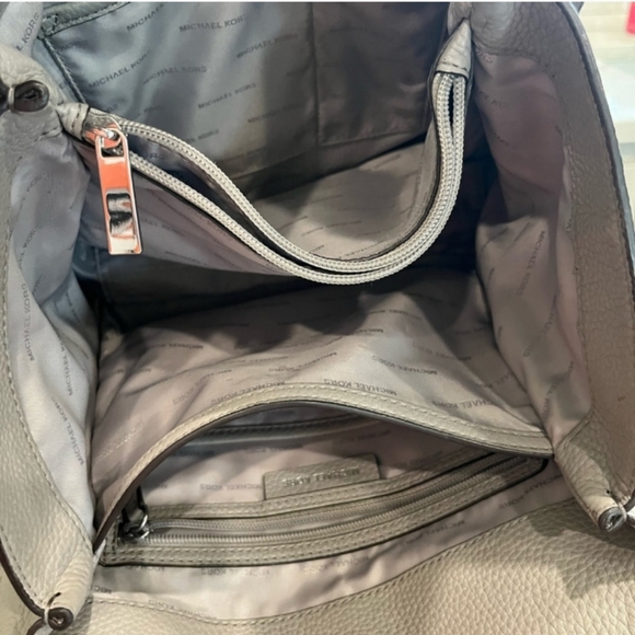 MICHAEL KORS NEWBURY GREY PEBBLED TEXTURE LEATHER SHOULDER TOTE BAG  EUC - Picture 13 of 16